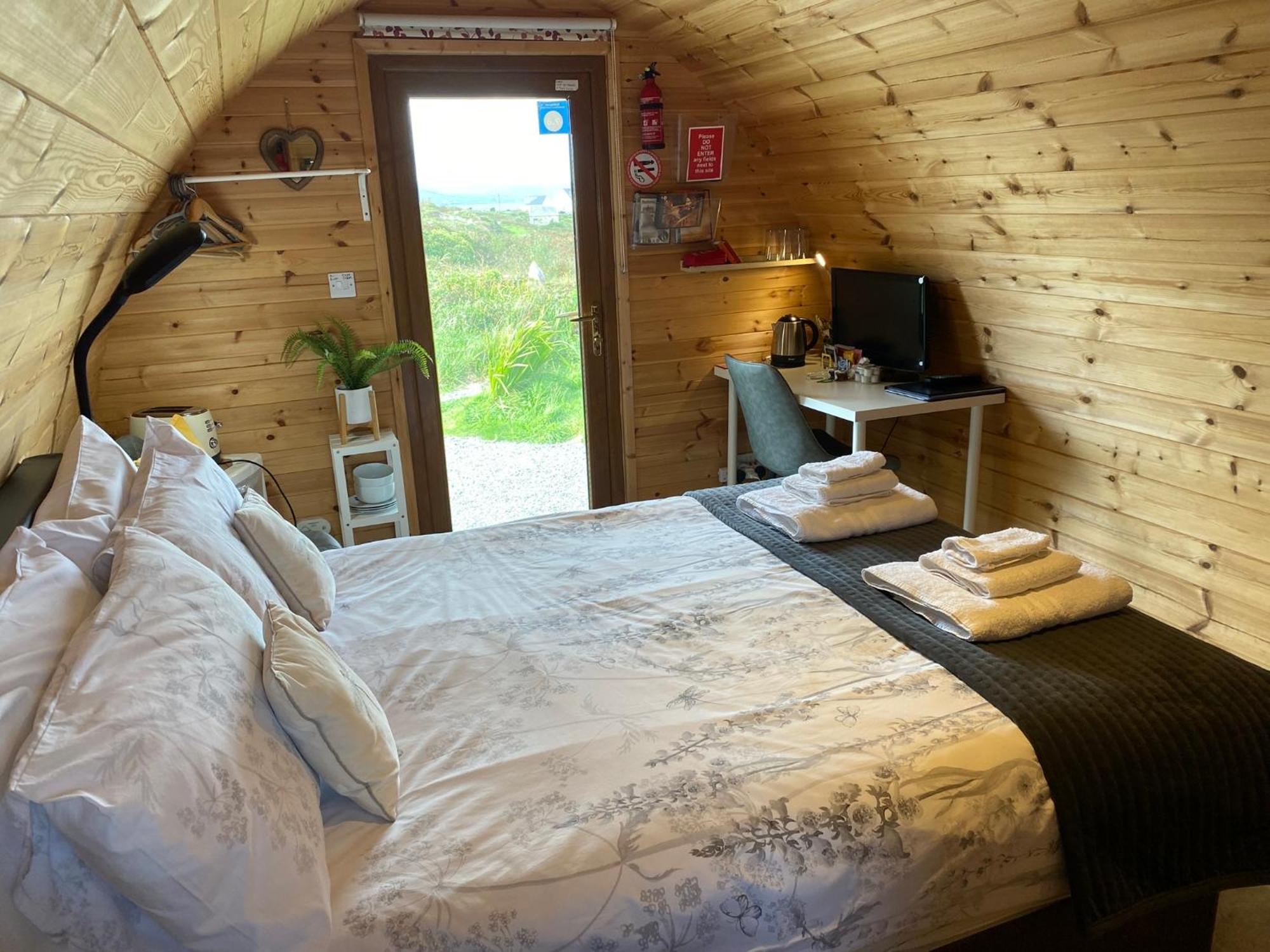 Earls View Pod Hotel Carna Buitenkant foto